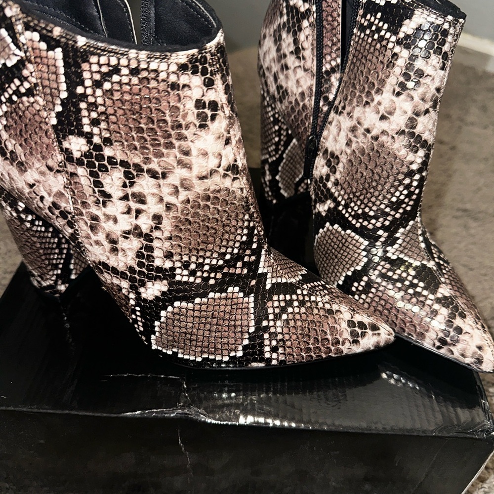 Stylish Snakeskin Pattern Ankle Booties